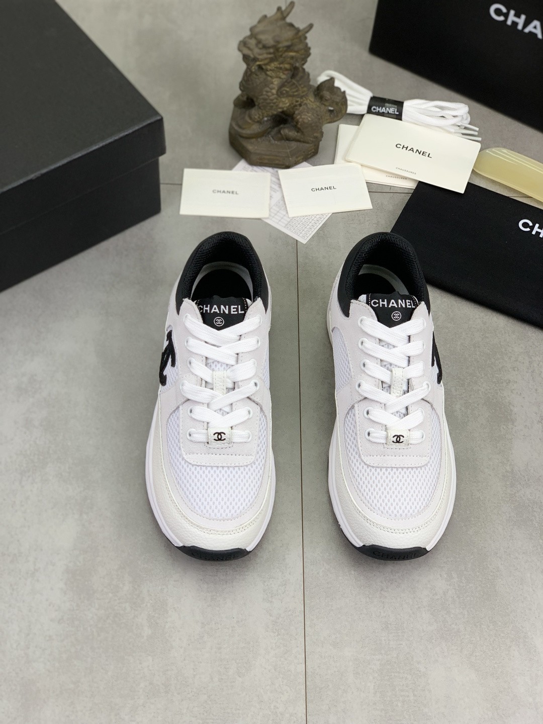 [CHANEL-샤넬]남녀공용 샤넬 스니커즈