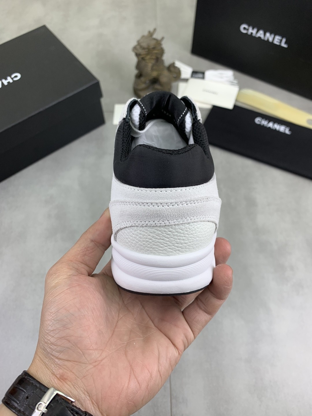 [CHANEL-샤넬]남녀공용 샤넬 스니커즈