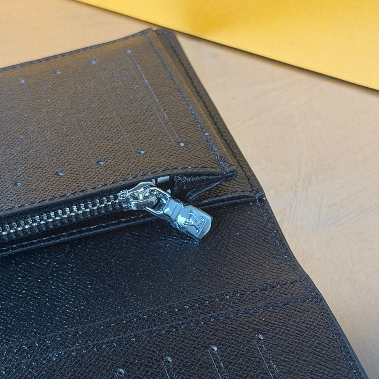 루이비통 브라짜 월릿 (이클립스 장지갑)