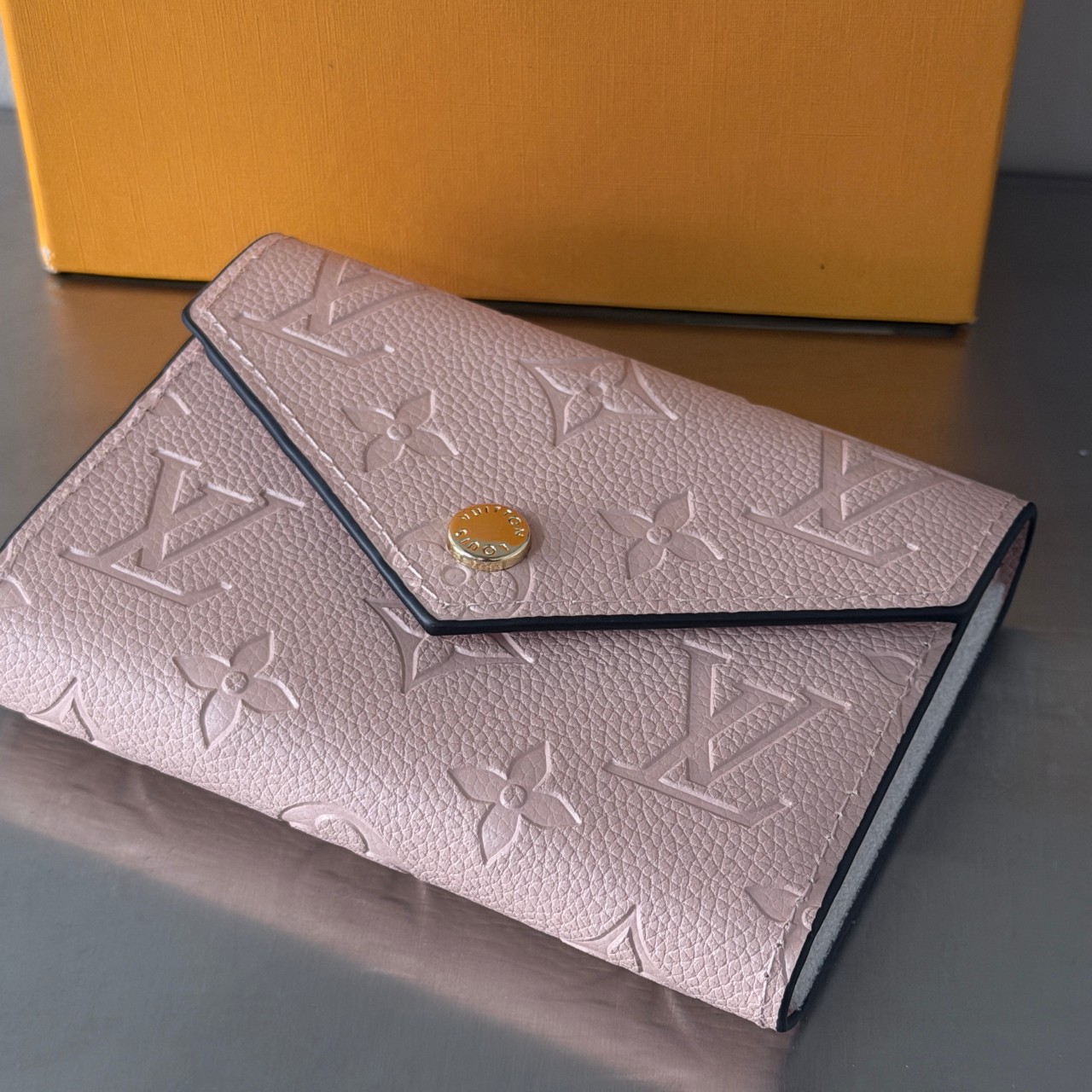 루이비통 빅토린 월릿 로즈오팔레