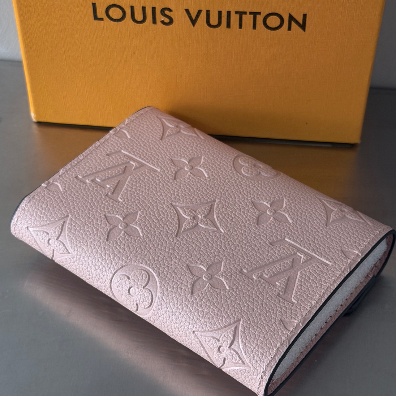 루이비통 빅토린 월릿 로즈오팔레