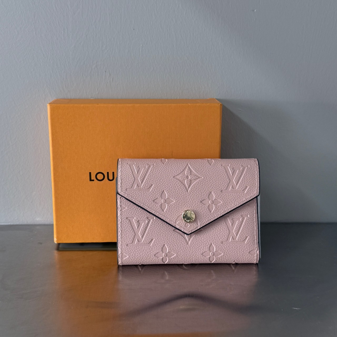 루이비통 빅토린 월릿 로즈오팔레