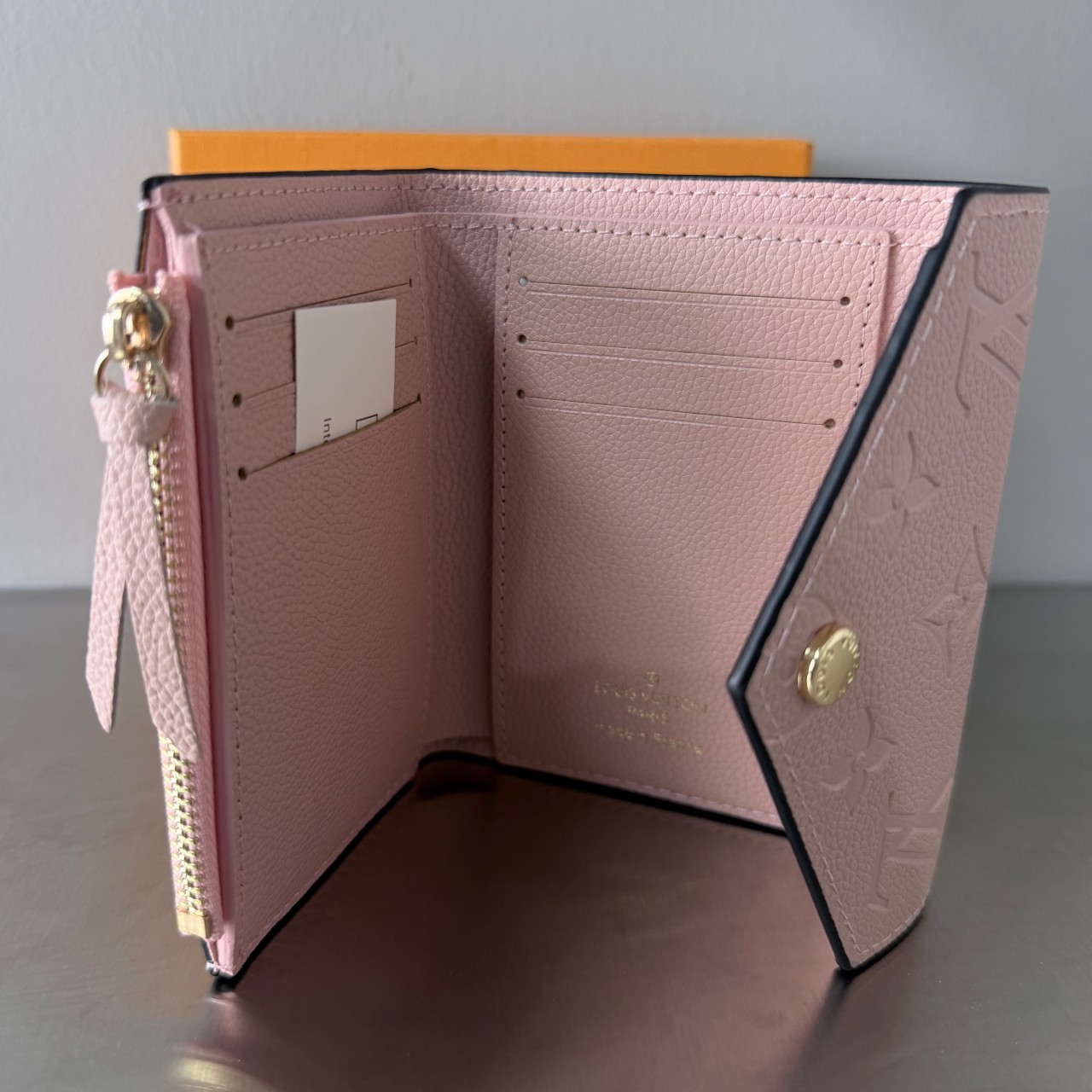 루이비통 빅토린 월릿 로즈오팔레