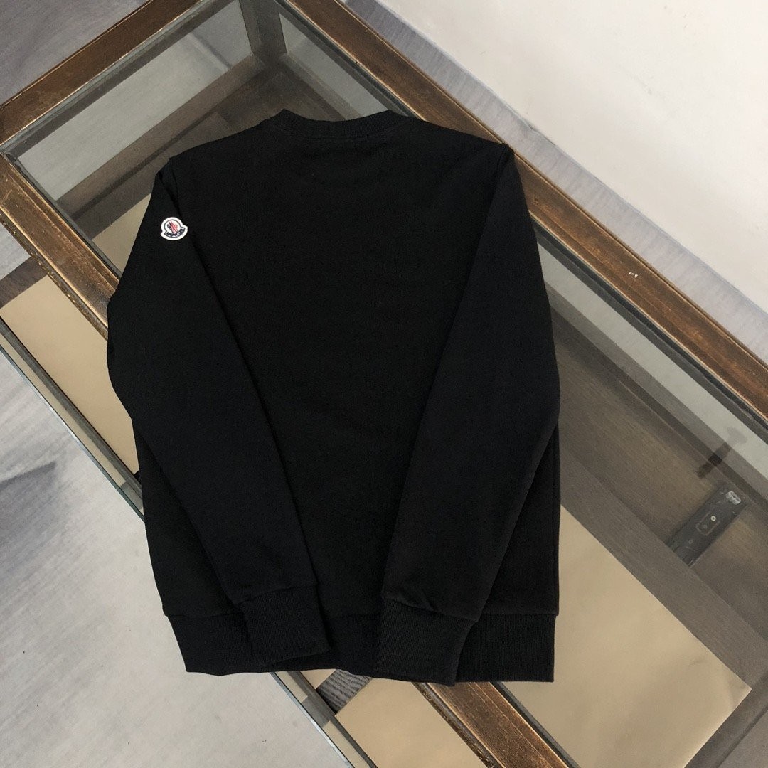 몽클레어 네온 레터링 맨투맨