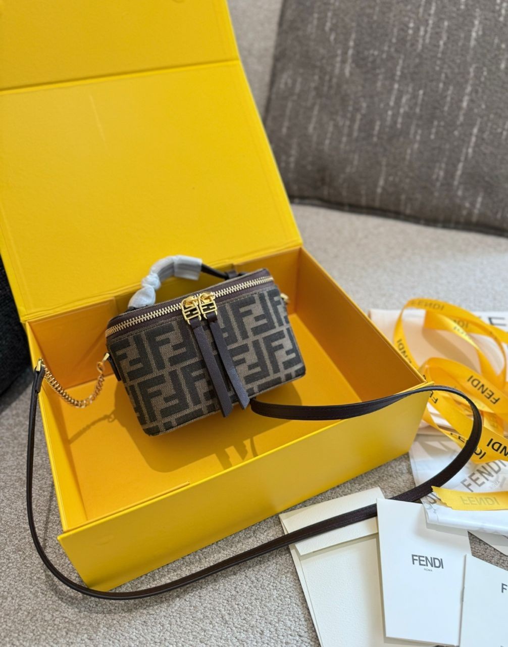 펜디 배니티 FF 패턴 탑 핸들 미니 백