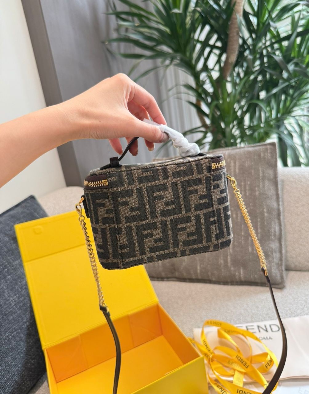 펜디 배니티 FF 패턴 탑 핸들 미니 백