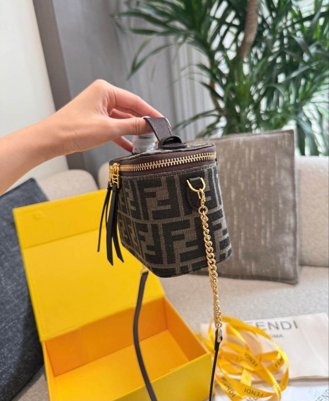 펜디 배니티 FF 패턴 탑 핸들 미니 백